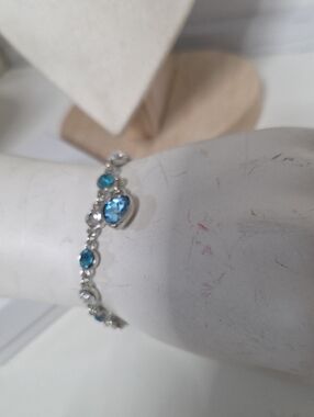 8Silver Bracelet with Blue Heart and Round Gem Accents Made W Swarovki Crystal.